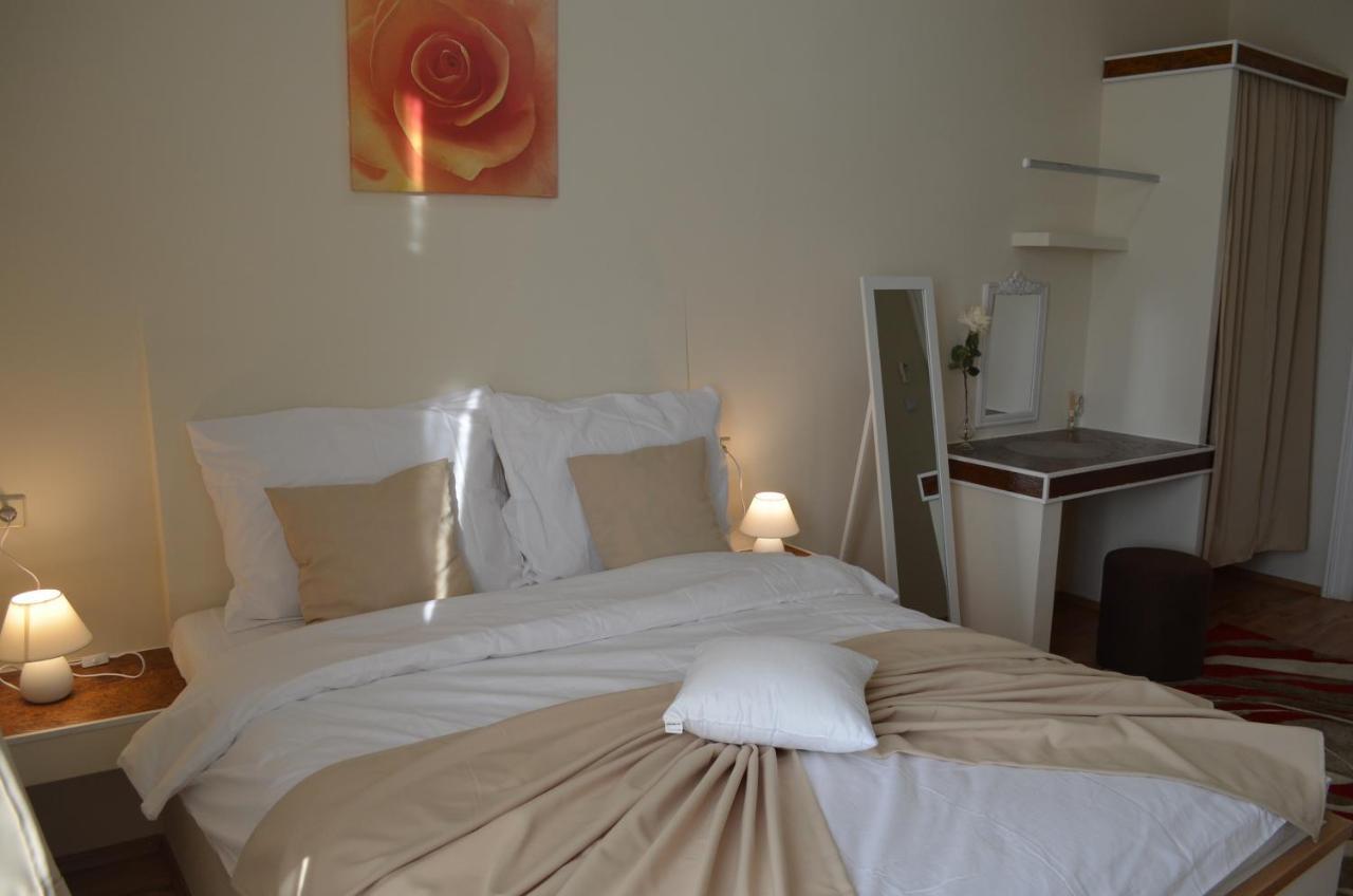 Rooms & Apartments Infinity Fiume Esterno foto