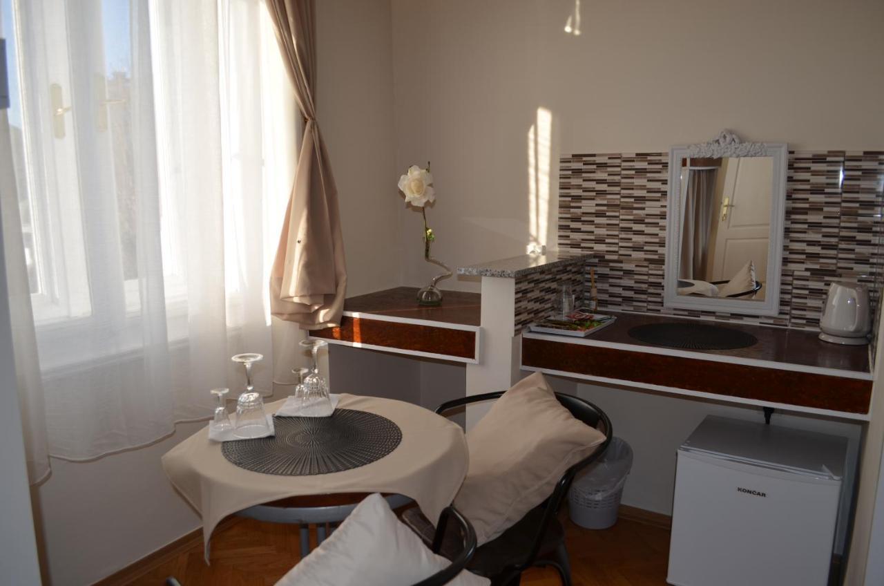 Rooms & Apartments Infinity Fiume Esterno foto