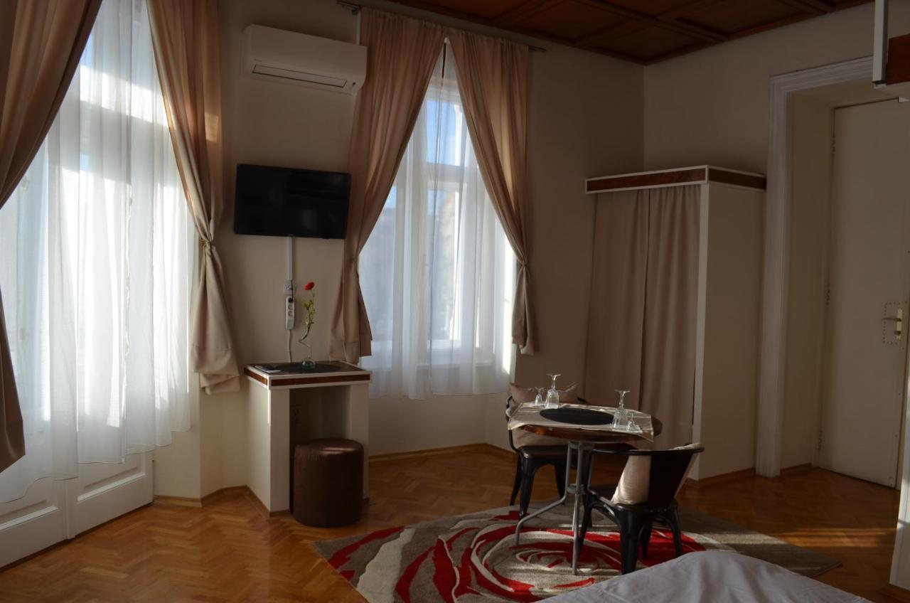 Rooms & Apartments Infinity Fiume Esterno foto