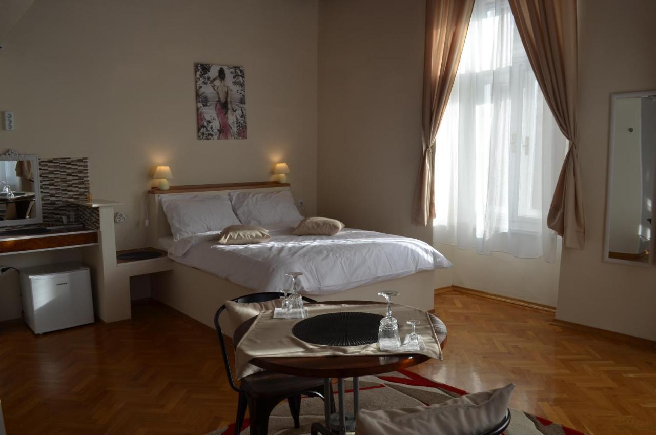 Rooms & Apartments Infinity Fiume Esterno foto