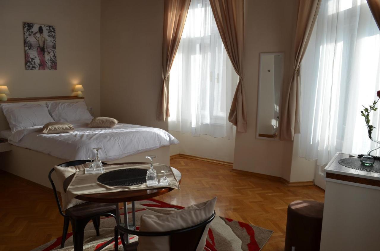 Rooms & Apartments Infinity Fiume Esterno foto