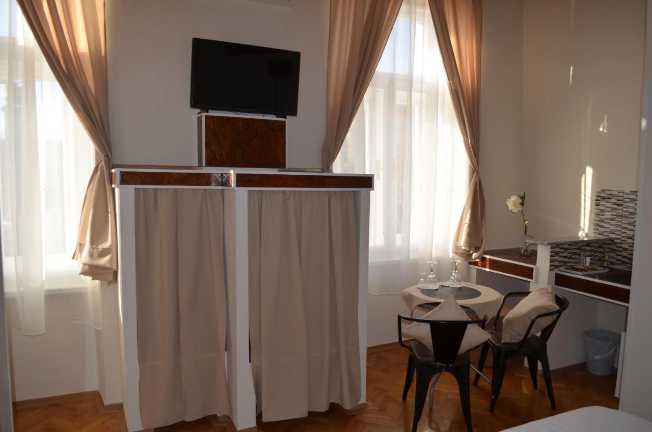Rooms & Apartments Infinity Fiume Esterno foto