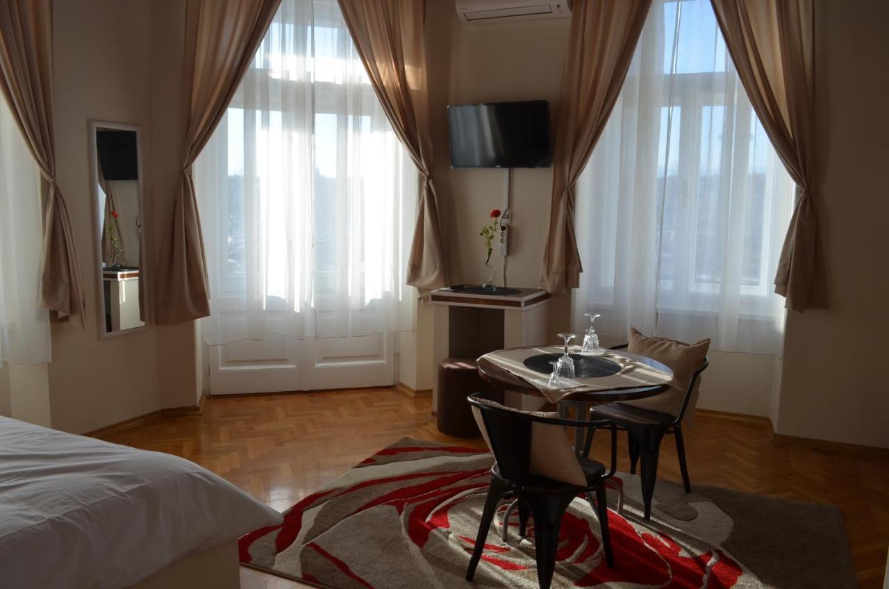 Rooms & Apartments Infinity Fiume Esterno foto