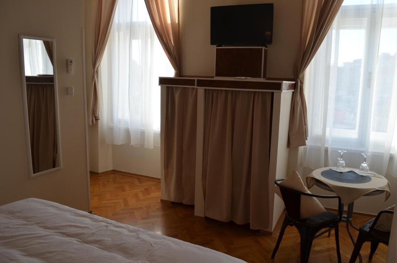Rooms & Apartments Infinity Fiume Esterno foto