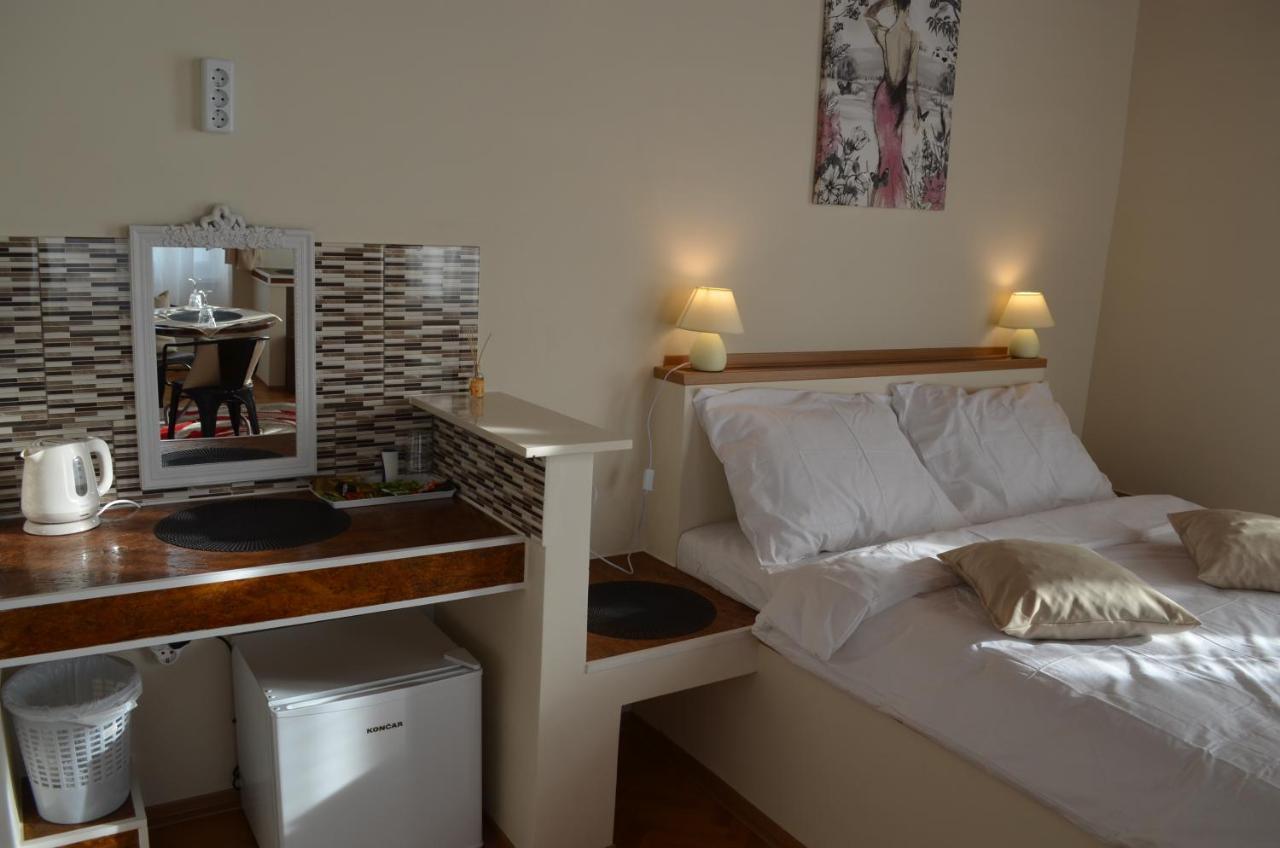 Rooms & Apartments Infinity Fiume Esterno foto