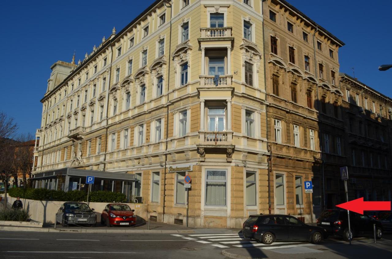 Rooms & Apartments Infinity Fiume Esterno foto