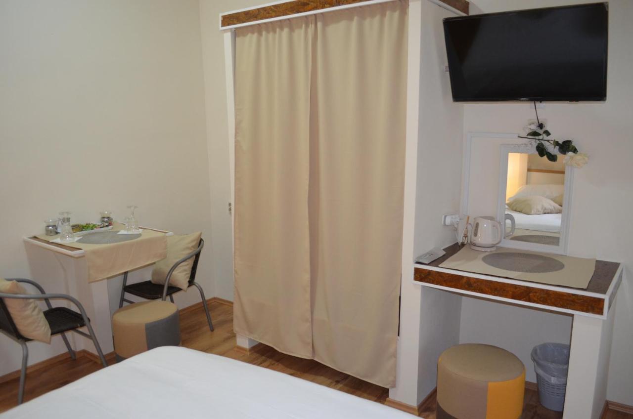 Rooms & Apartments Infinity Fiume Esterno foto